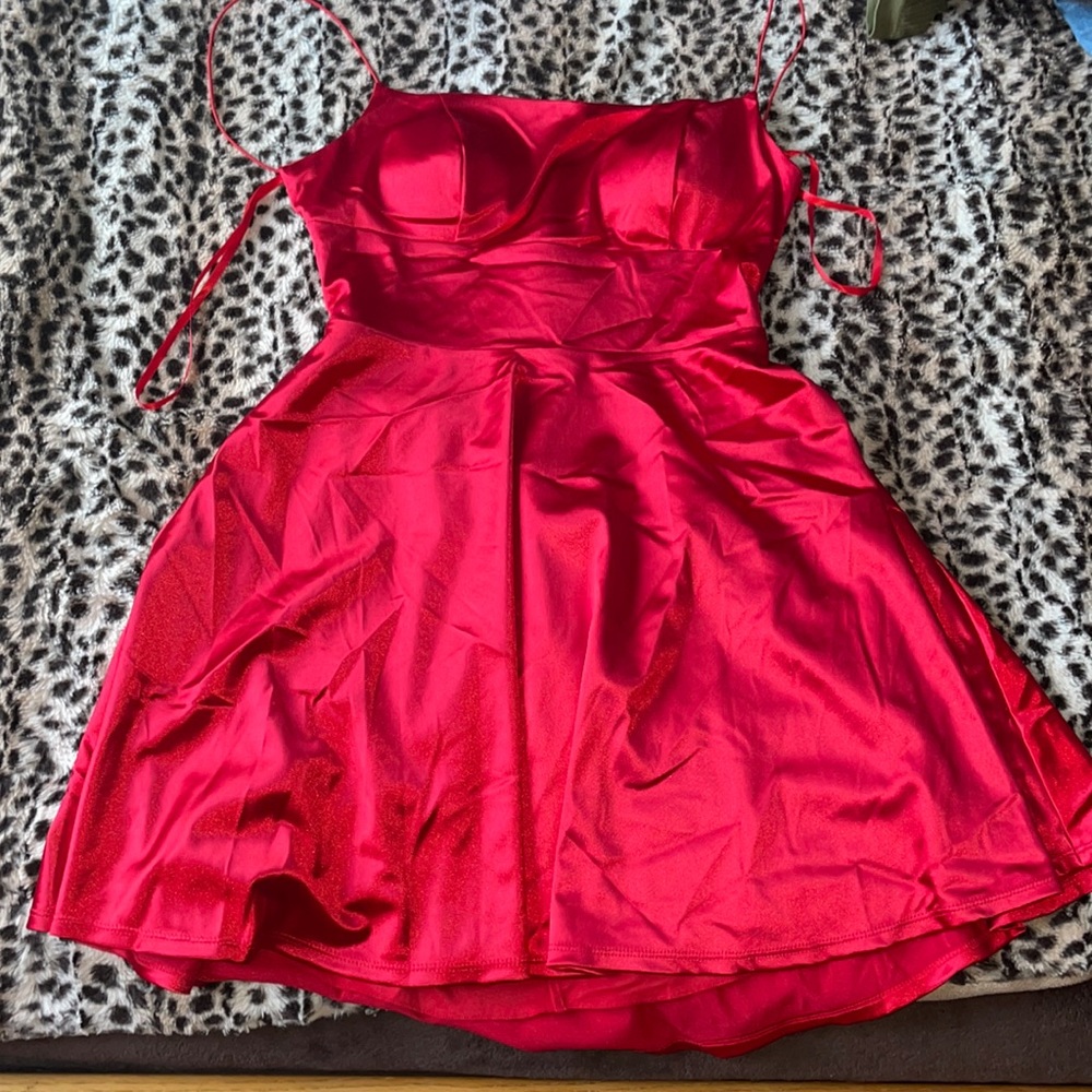 NEVER WORN Backless silk Red dress
